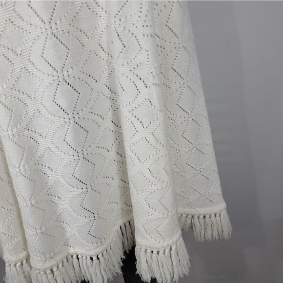 Vintage 70's White Knit Poncho Cape - Picture 5 of 10